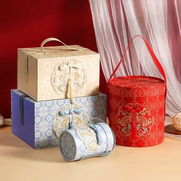 New Chinese gift box wedding candy box embroidery flower box empty barrel practical round gift box gift packaging box